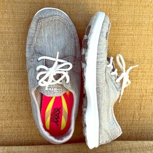 Skechers Goga Mat Women’s size 8 Boat Shoes